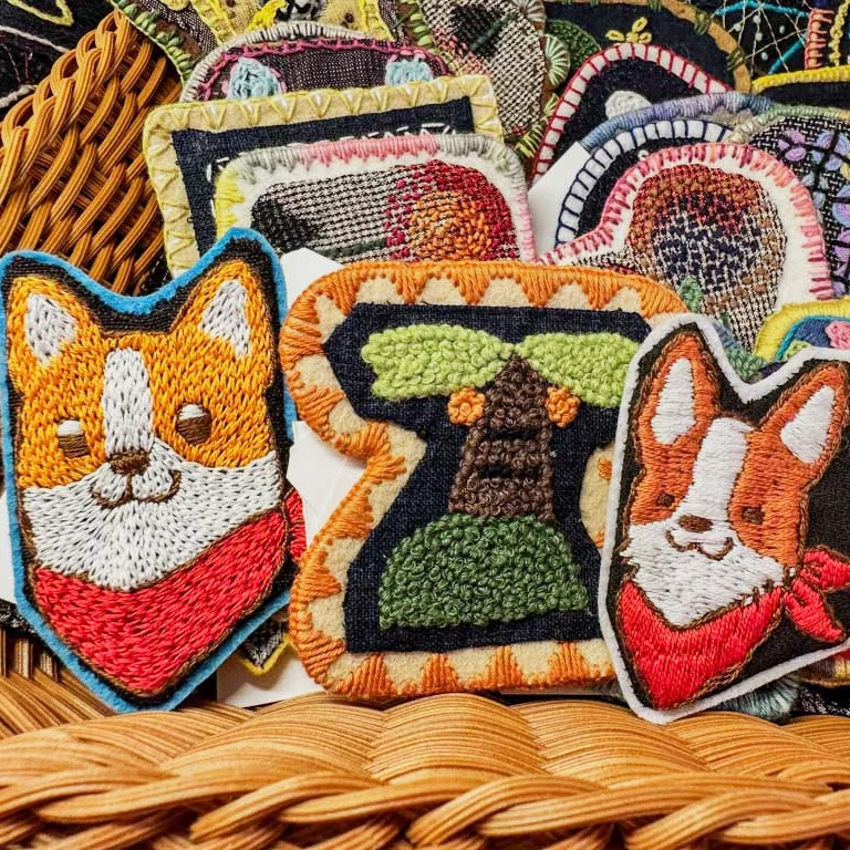 刺繍ブローチ