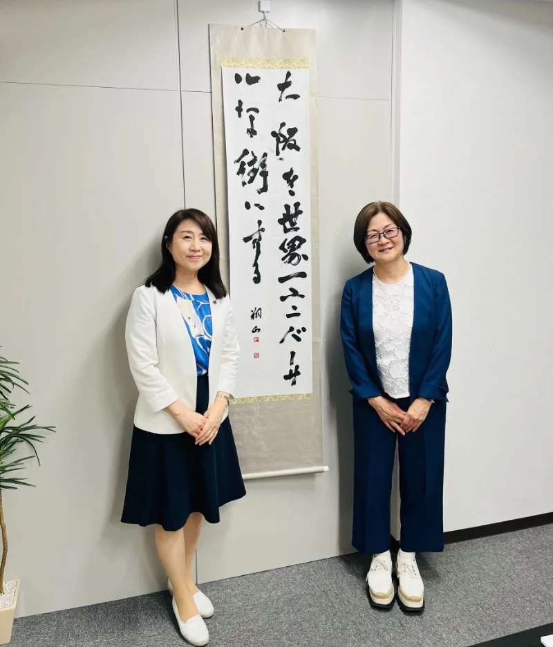 矢田顧問(左)と代表下川(右)