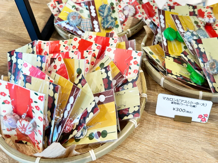 販売商品「マカロンピアス」