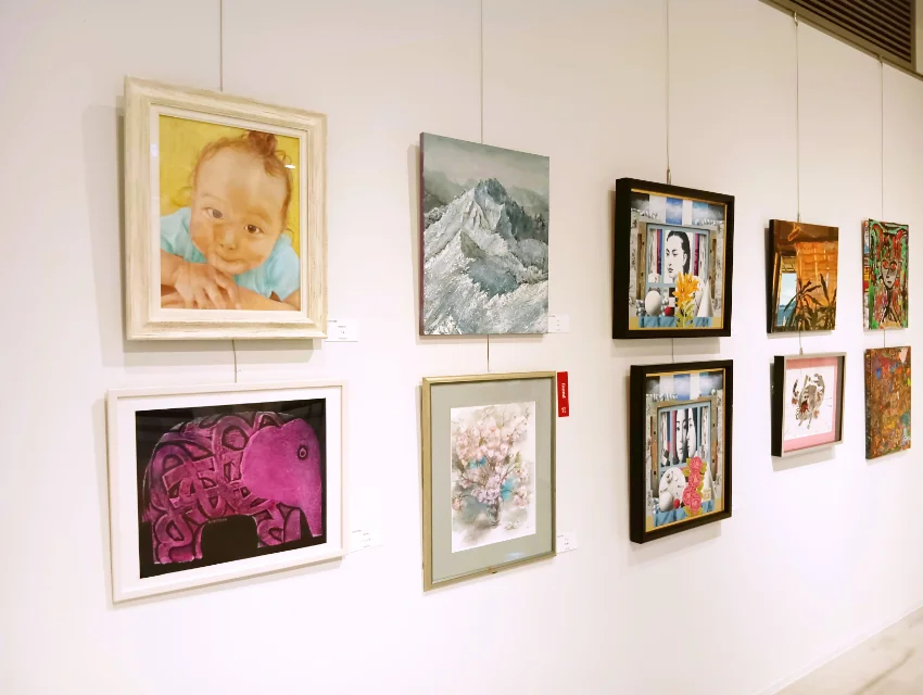 大阪府立江之子島文化芸術創造センターに展示されているコンクール入賞作品