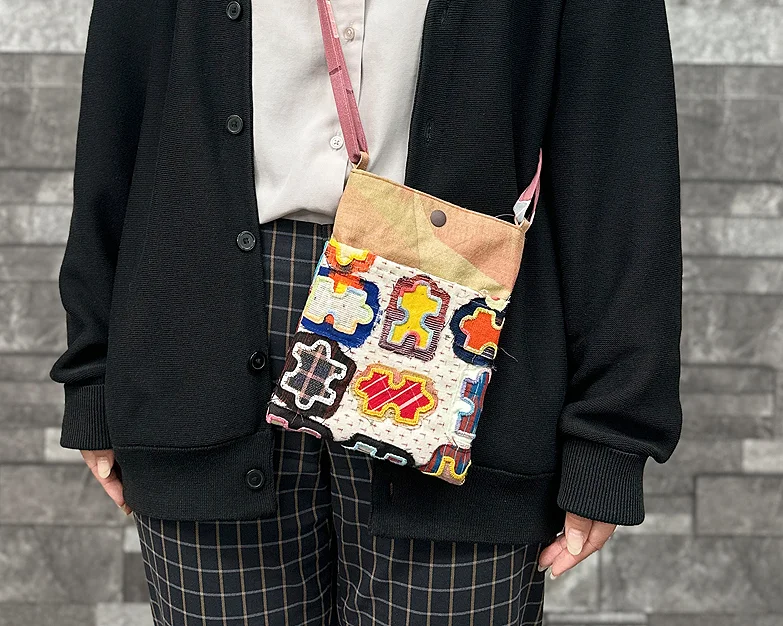 コラージュバッグ（サコッシュ）の使用イメージ